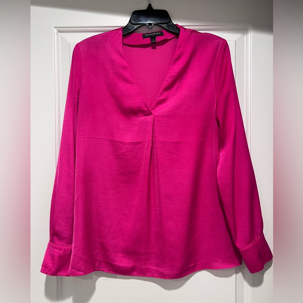 Banana Republic Women's Fuchsia V-Neck Blouse